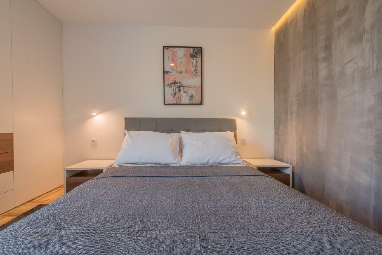 Villa T, Spacious With Heated Pool, Hot Tub & Sauna Rastevic Kültér fotó